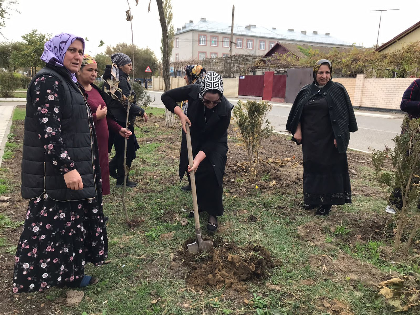 Общегородской субботник  в Южно-Сухокумск.